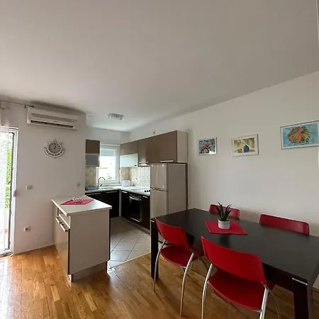 Bella With Free Parking Apartment *