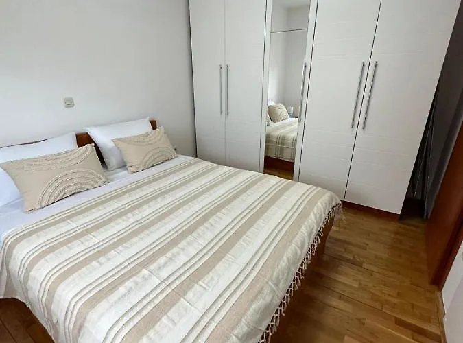 Bella With Free Parking Apartman Promajna